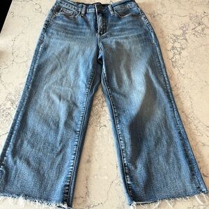 Judy Blue cropped wide leg jeans with rough hem. Size 5/27
